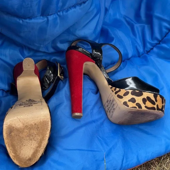 Steve Madden Black and Red Platform Heels - Picture 2 of 4